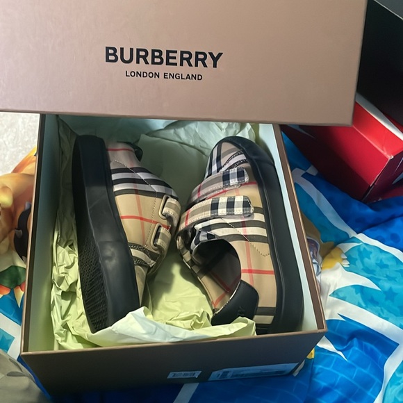 Burberry shoes - Picture 6 of 6
